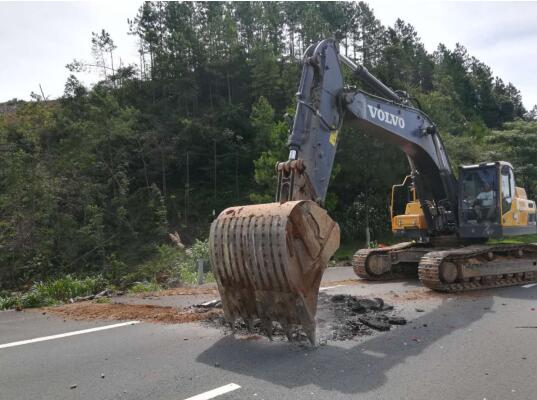 建設大道延伸段（車站北路至皖贛鐵路）今日破除高速